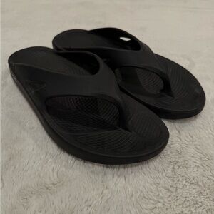 OOFOS OOriginal Recovery Sandals | Black | Men 10 Women 12